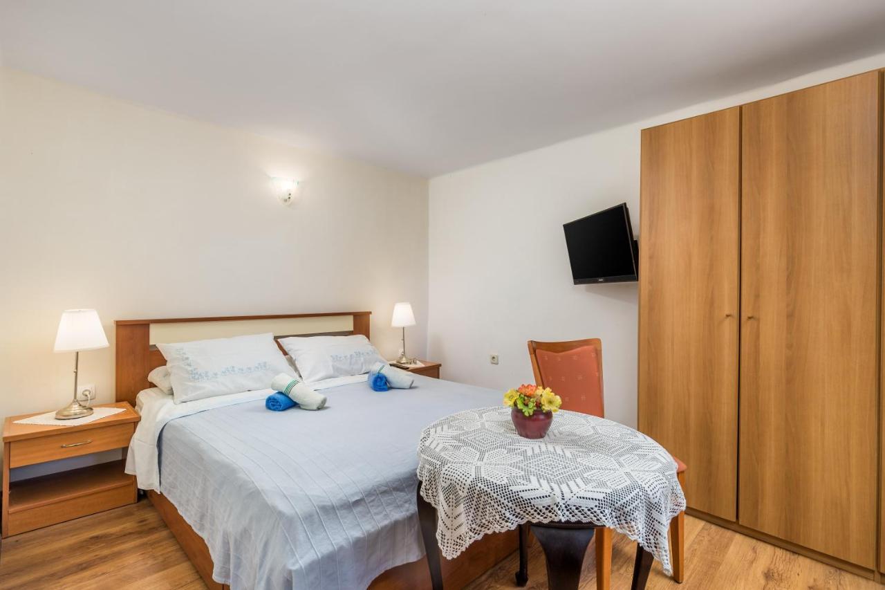 Apartments & Rooms Ribaric Ловран Екстериор снимка