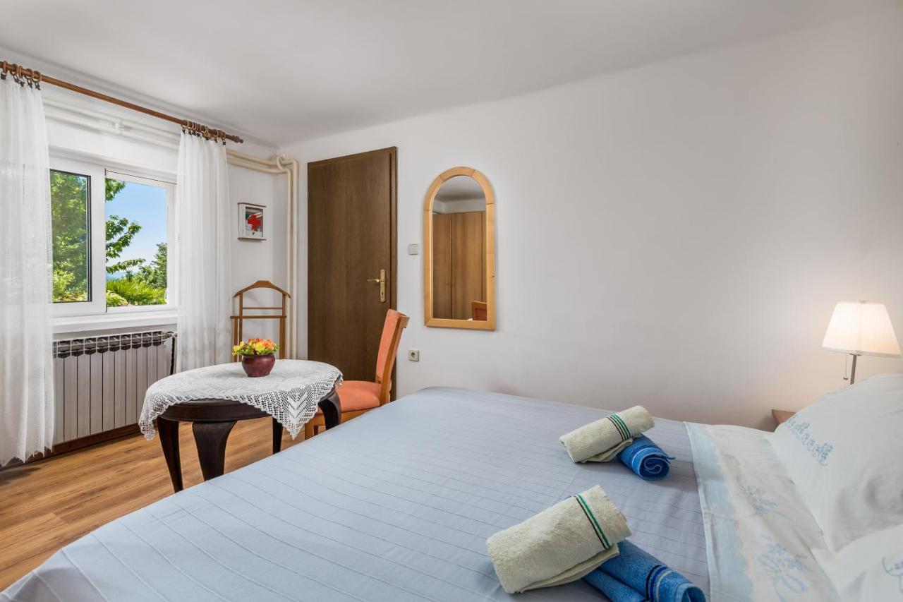 Apartments & Rooms Ribaric Ловран Екстериор снимка