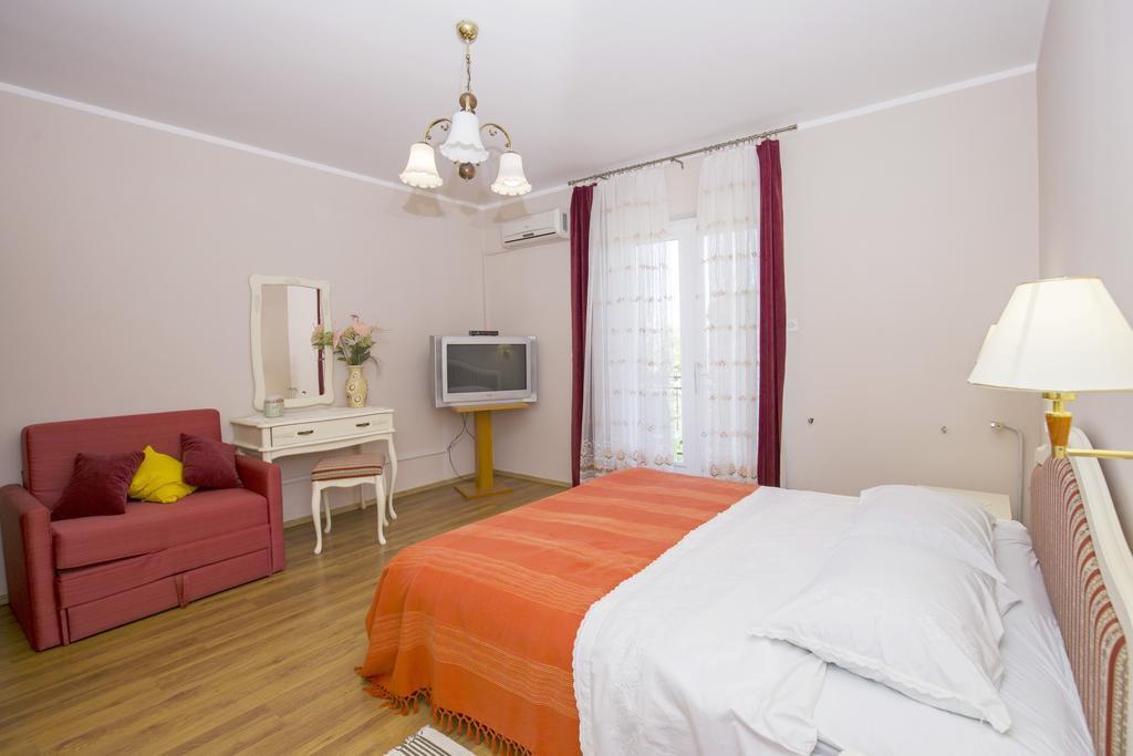 Apartments & Rooms Ribaric Ловран Екстериор снимка