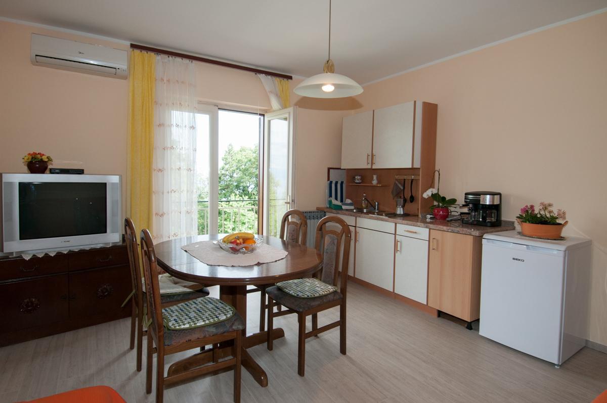 Apartments & Rooms Ribaric Ловран Екстериор снимка
